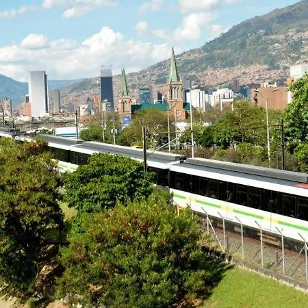 33 Comodo Apartamento Laureles Estadio 3 Habitaciones 3 Banos Medellin Exterior photo